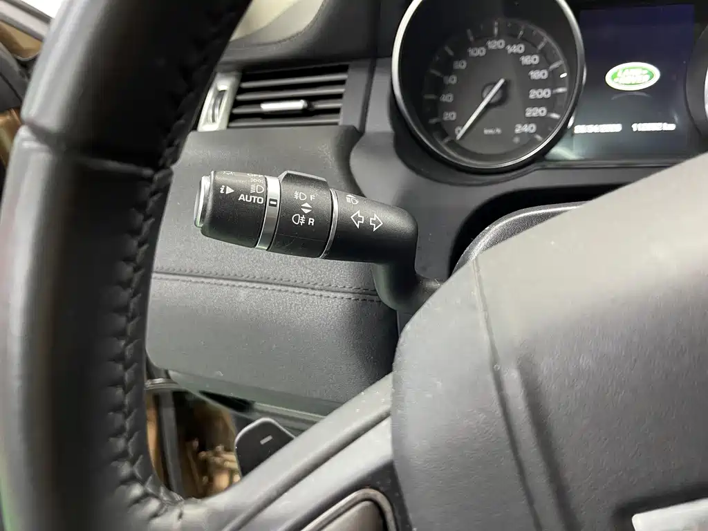 Range Rover Evoque 2015 2.0T Five-Door Pulsar Edition