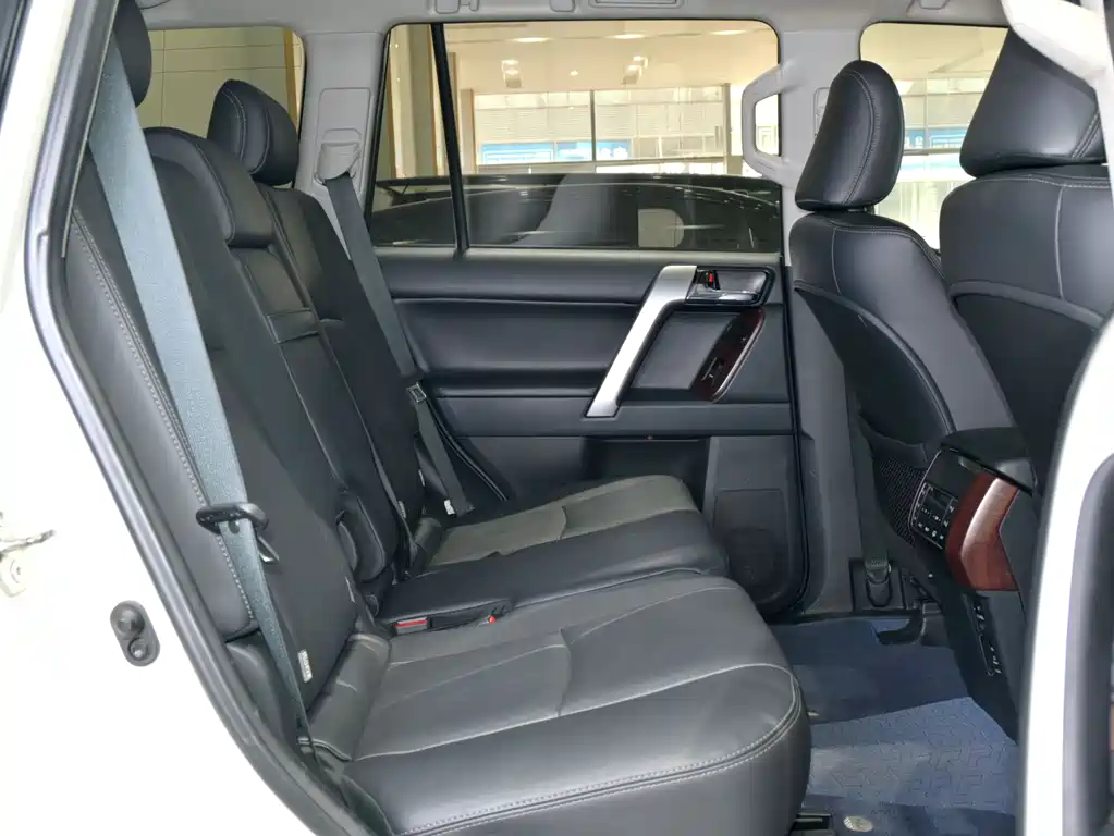 Prado 2016 3.5L Automatic TX-L NAVI