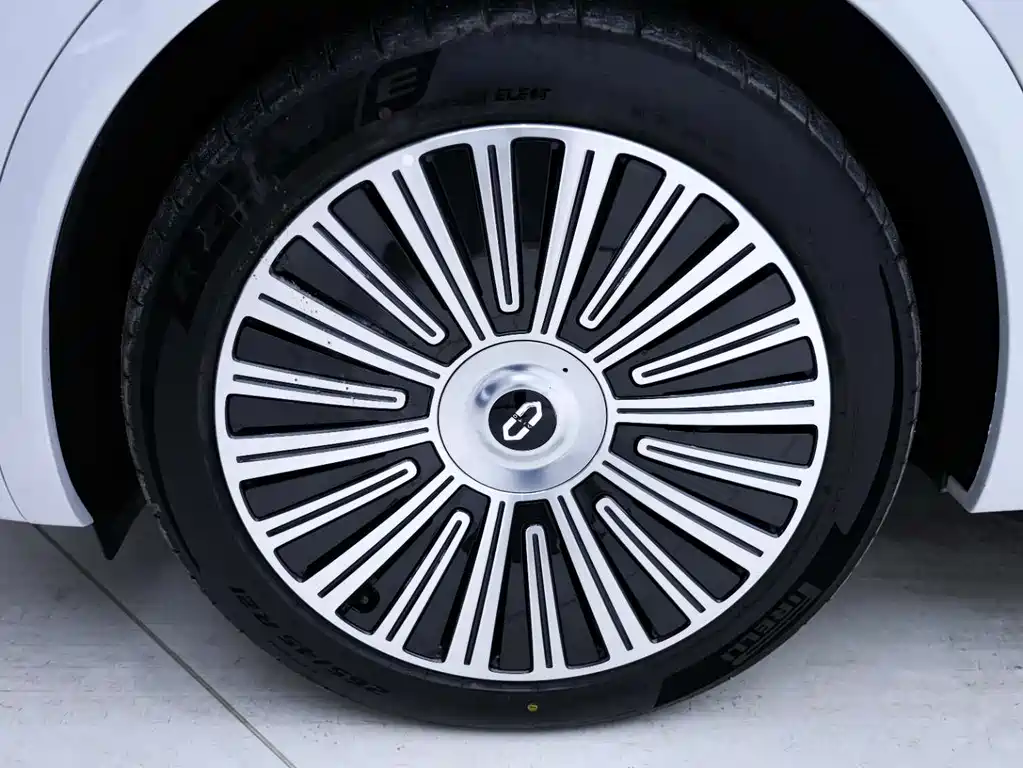 SUV M8 2025 Edition Range-Extended Ultra Version 53.4kWh 5-Seat Version (192-line LiDAR)