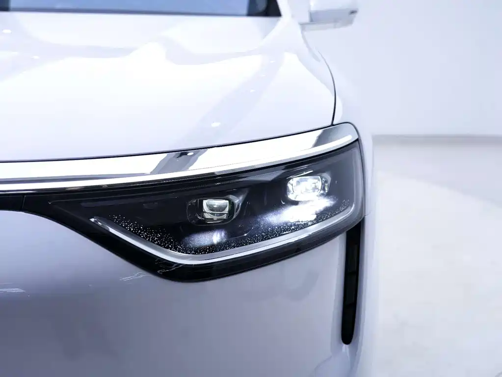 SUV M8 2025 Edition Range-Extended Ultra Version 53.4kWh 5-Seat Version (192-line LiDAR)