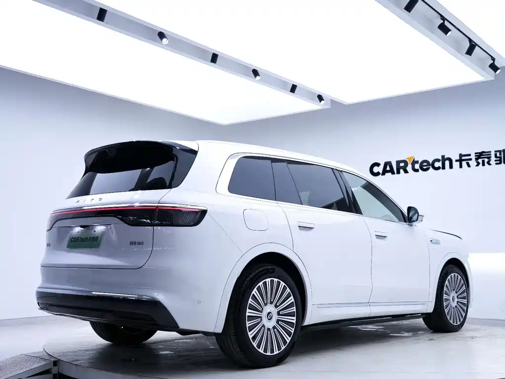 SUV M8 2025 Edition Range-Extended Ultra Version 53.4kWh 5-Seat Version (192-line LiDAR)