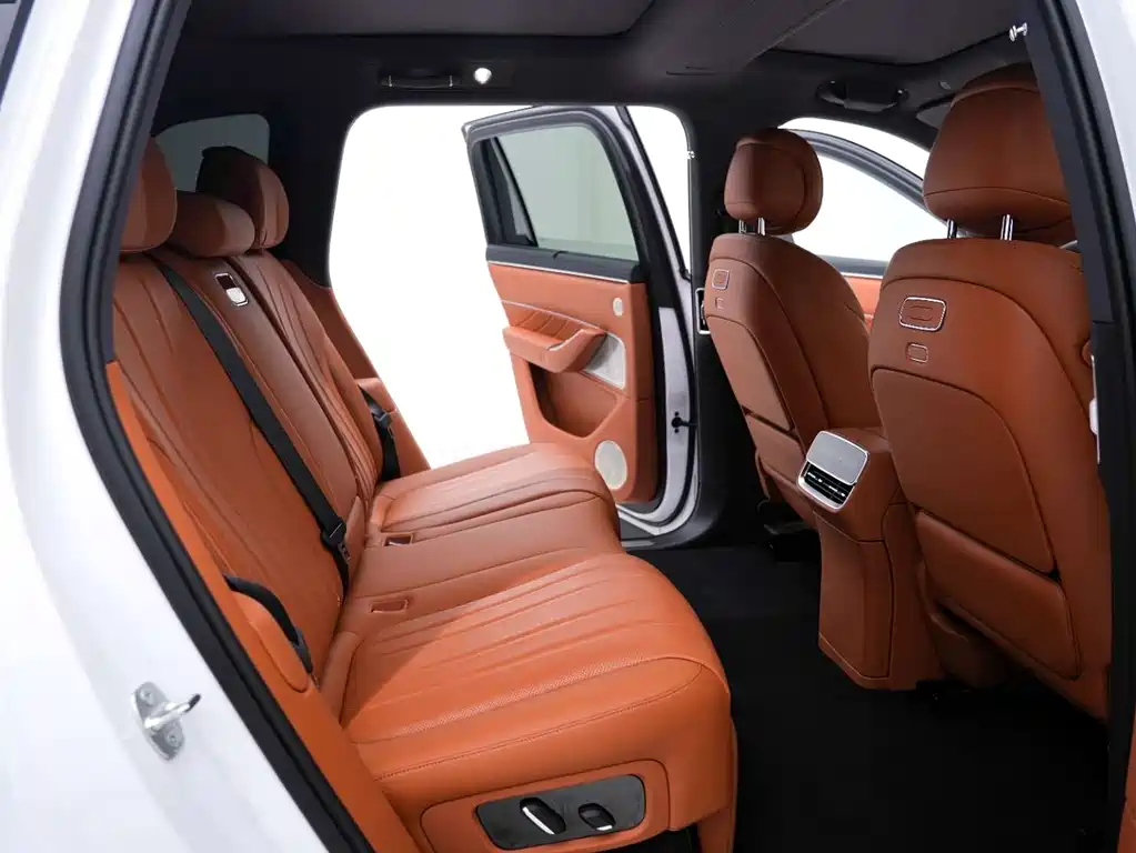 SUV M8 2025 Edition Range-Extended Ultra Version 53.4kWh 5-Seat Version (192-line LiDAR)