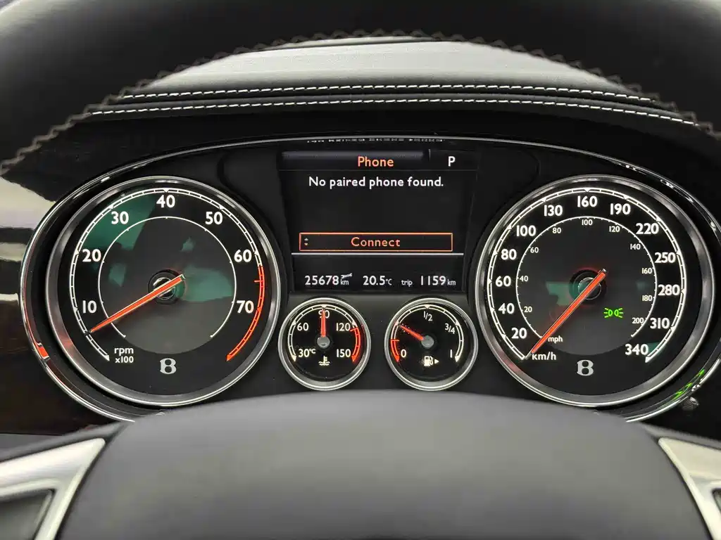 Audi A8 2015 model 4.0T GT V8 standard edition