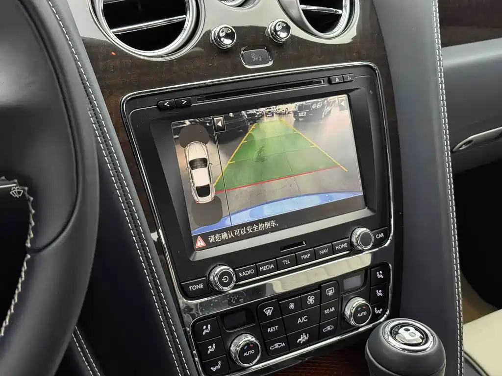 Audi A8 2015 model 4.0T GT V8 standard edition