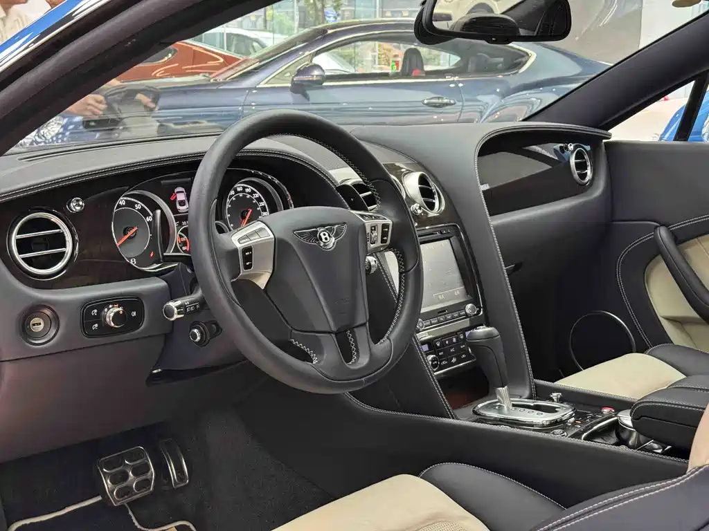 Audi A8 2015 model 4.0T GT V8 standard edition