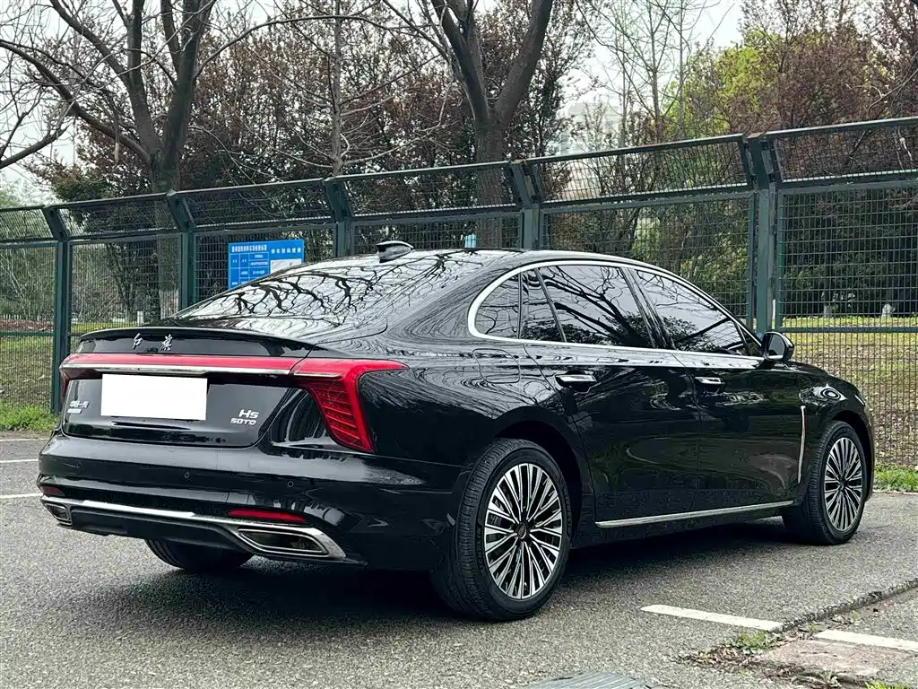 Hongqi H5 2025 Model 2.0T Automatic Qi Chang Edition