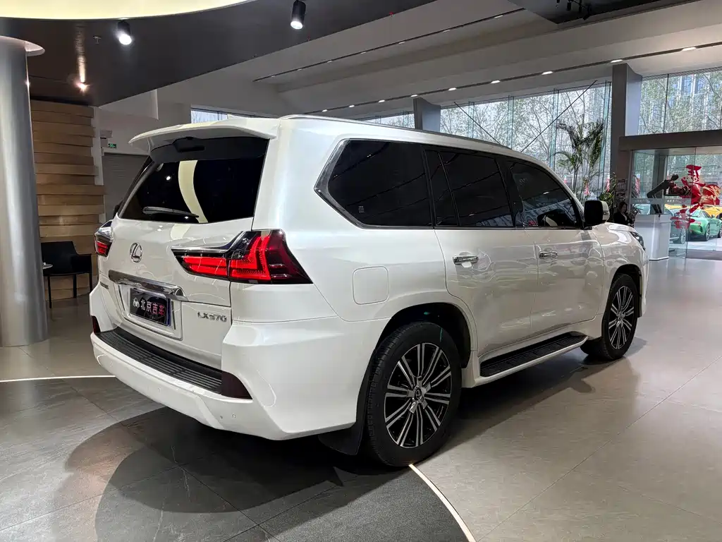 Lexus LX 2017 570 Luxury Edition
