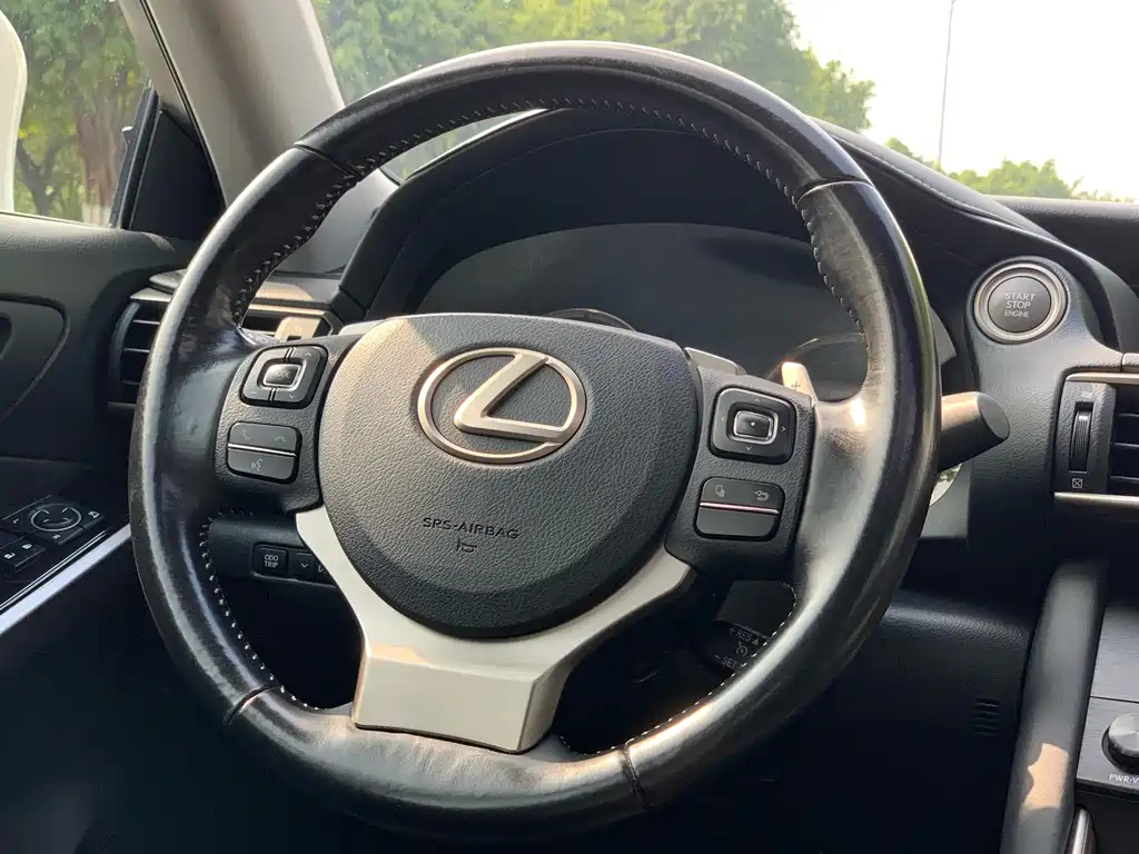 Lexus IS 2017 300 Sport Version