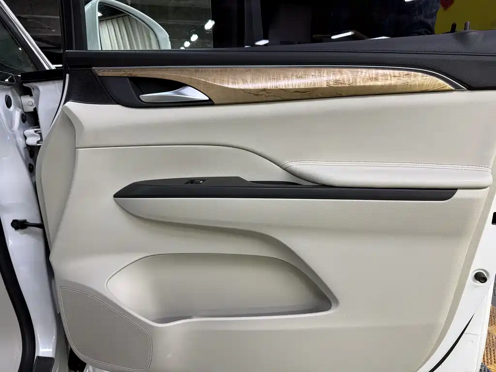Buick GL8 2017 ES 28T Comfort Edition National V