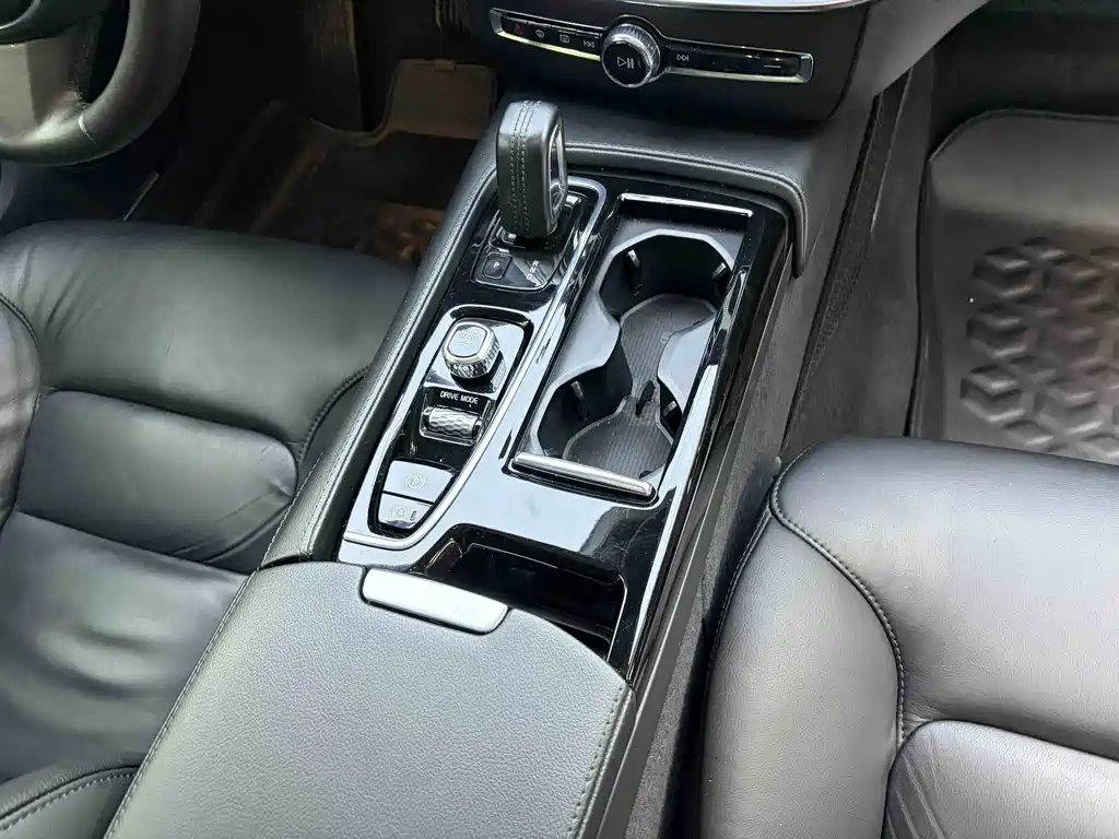 Volvo S60 Plug-in Hybrid 2021 T8 E-AWD Intelligent Luxury Edition
