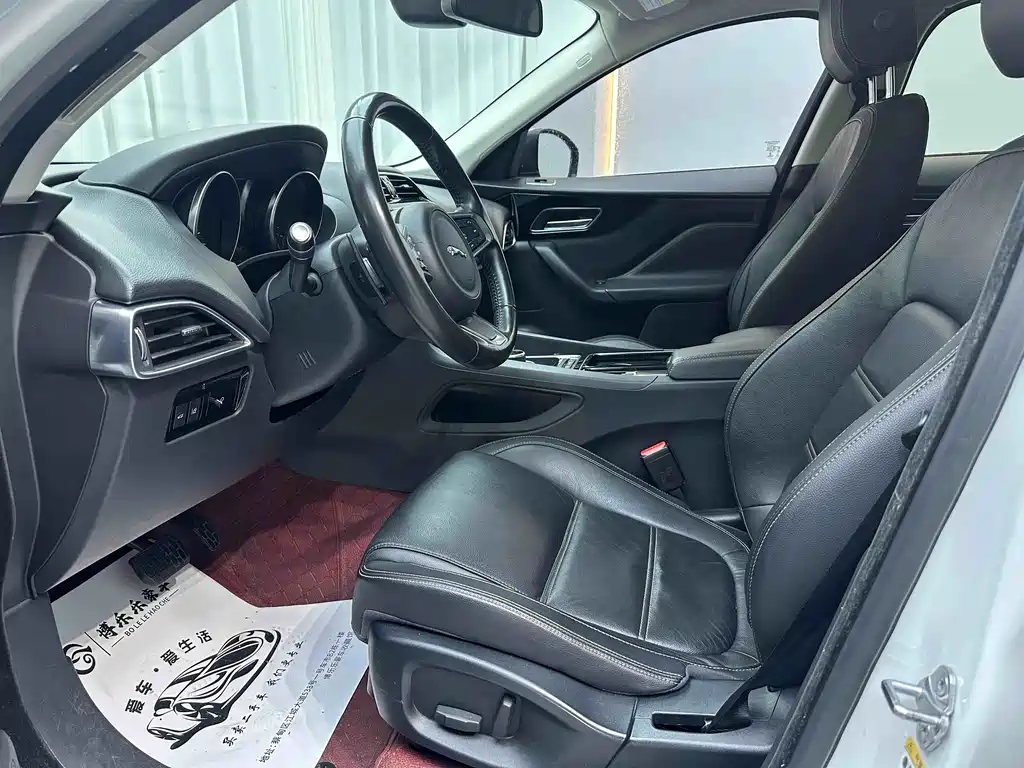Jaguar F-PACE 2018 2.0T All-Wheel Drive Urban Luxury Edition