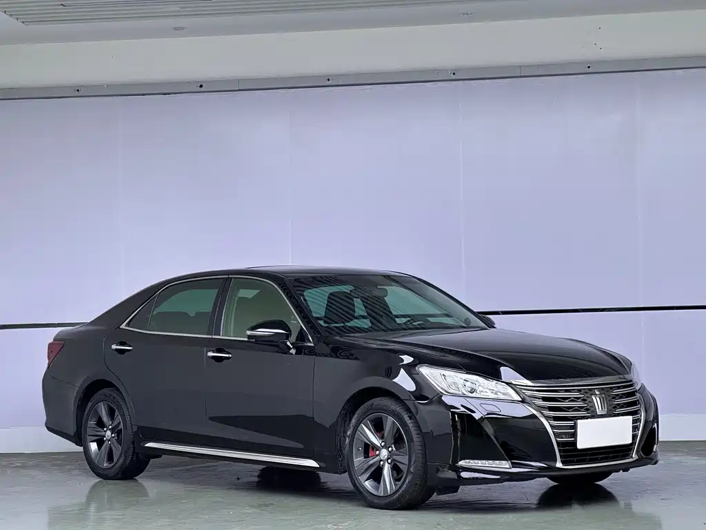 Crown 2015 2.0T Fashion Edition