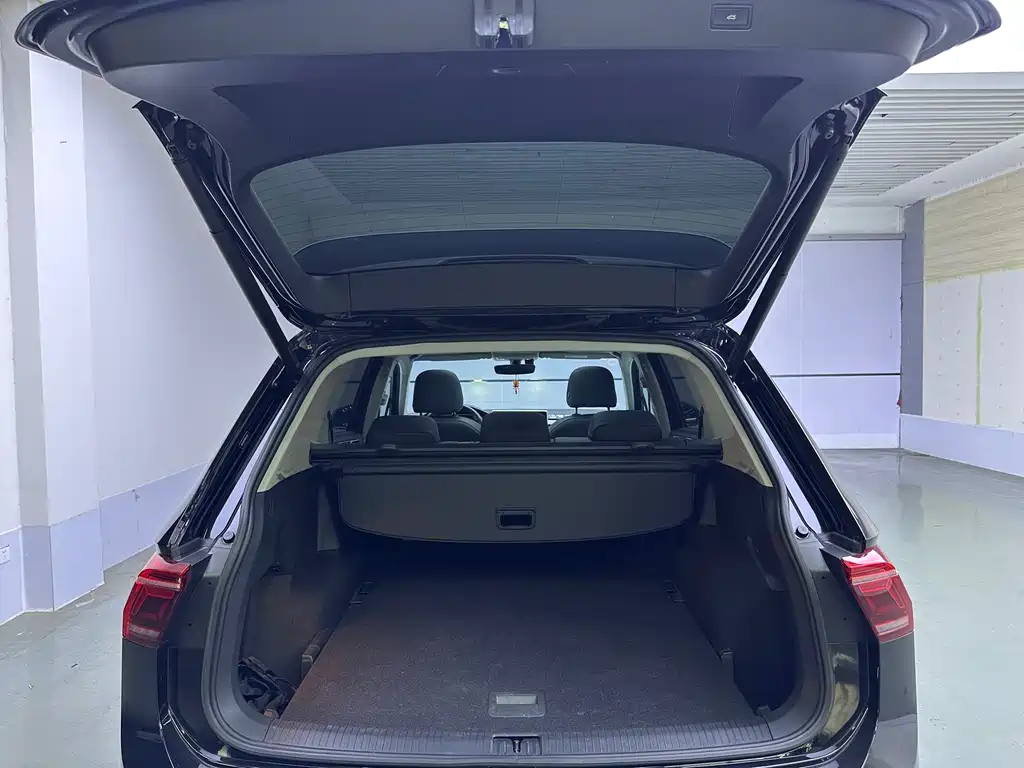 Tiguan L 2024 330 TSI Automatic Two-Wheel Drive R-Line Enjoyment Edition