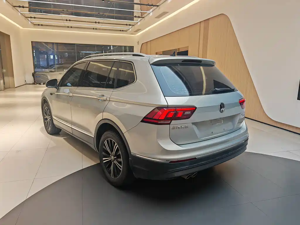 Tiguan L 2020 330 TSI Automatic 2WD Panoramic Comfort Edition National VI