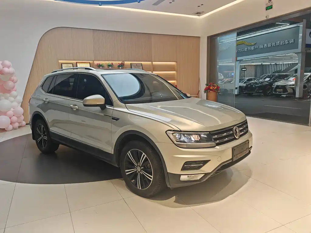 Tiguan L 2020 330 TSI Automatic 2WD Panoramic Comfort Edition National VI
