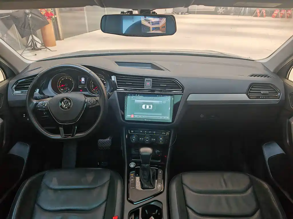 Tiguan L 2020 330 TSI Automatic 2WD Panoramic Comfort Edition National VI