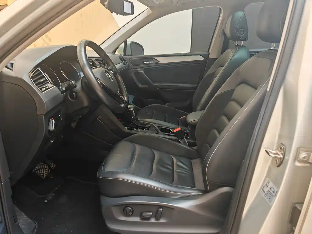 Tiguan L 2020 330 TSI Automatic 2WD Panoramic Comfort Edition National VI