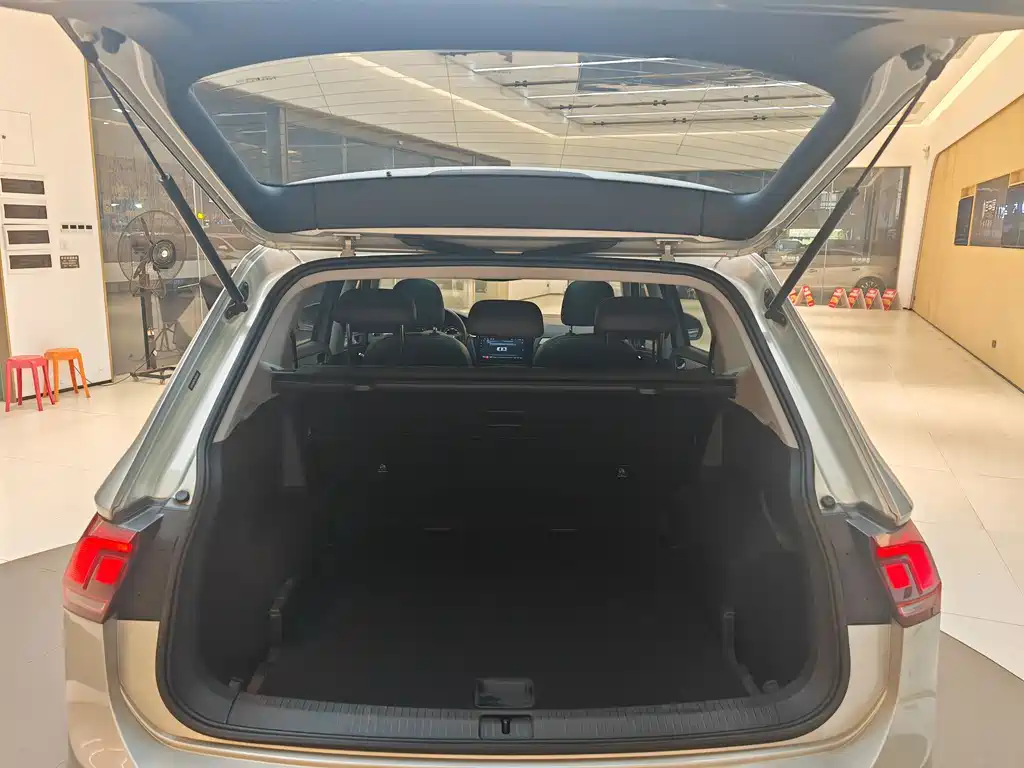 Tiguan L 2020 330 TSI Automatic 2WD Panoramic Comfort Edition National VI