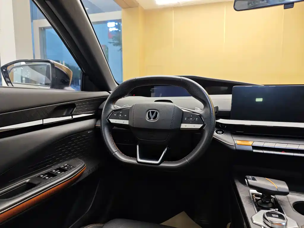 Changan UNI-V 2022 Model 1.5T Smart Navigation Edition