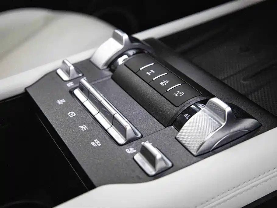 Tank 300 New Energy 2025 Model Hi4-T 37.1kWh