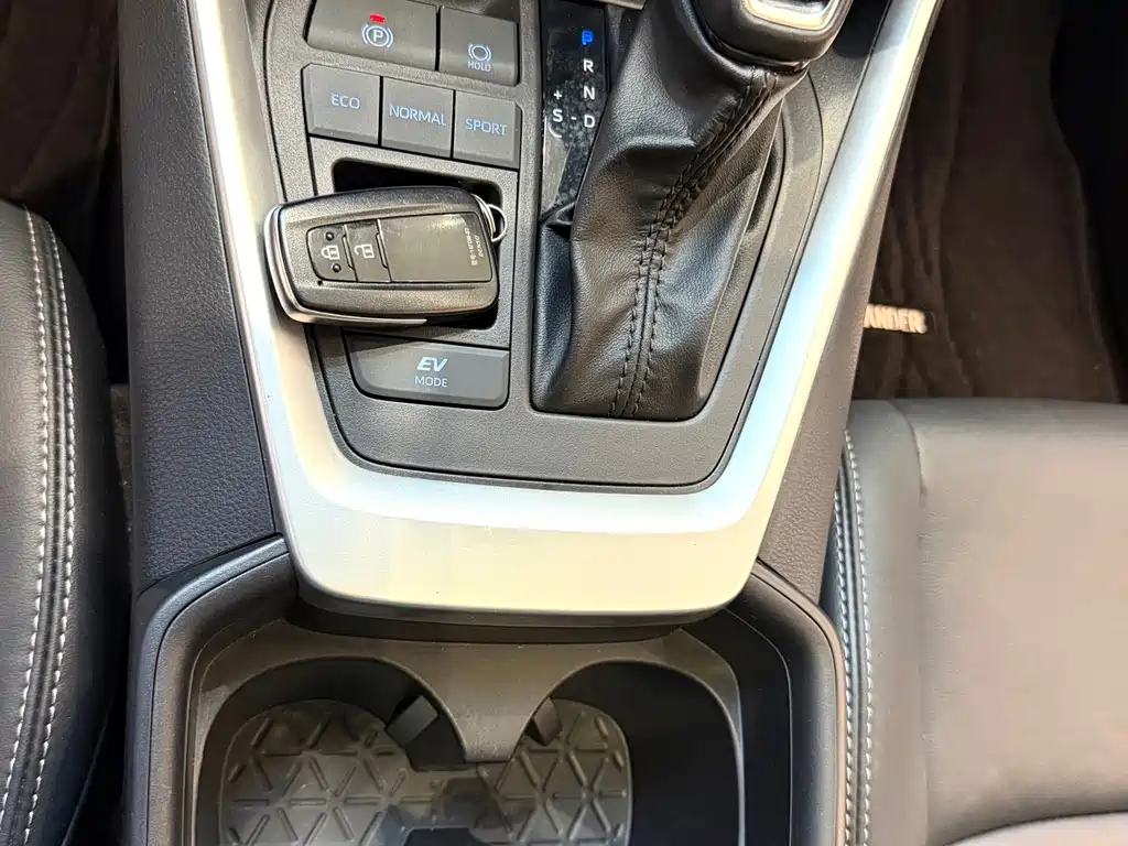Velaranda 2022 model Hybrid 2.5L E-CVT two-wheel drive luxury edition