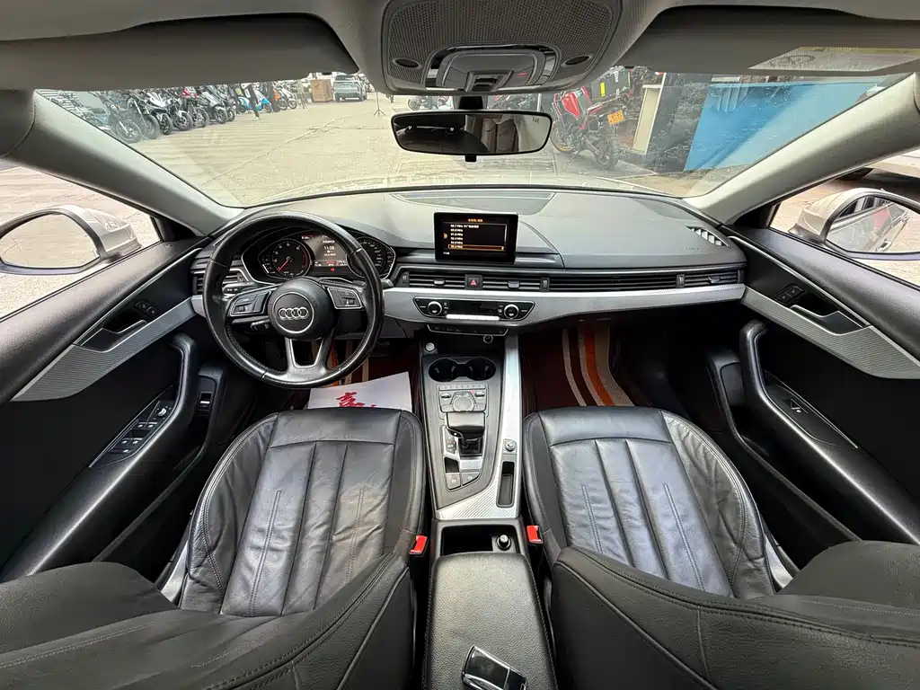 Audi A4L 2017 40 TFSI Fashion Edition