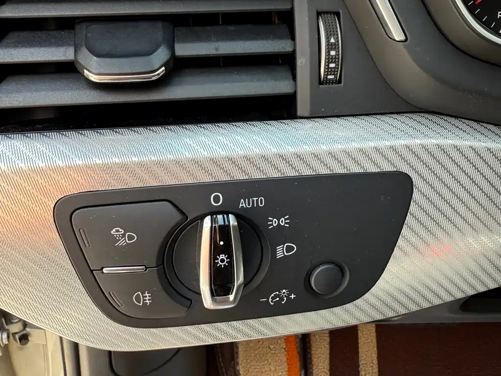 Audi A4L 2017 40 TFSI Fashion Edition