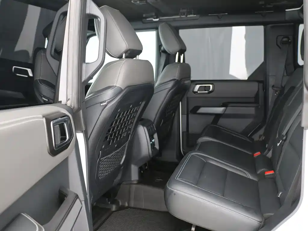 Ford Bronco 2024 2.3T Matte Black Big Foot Off-Road Edition