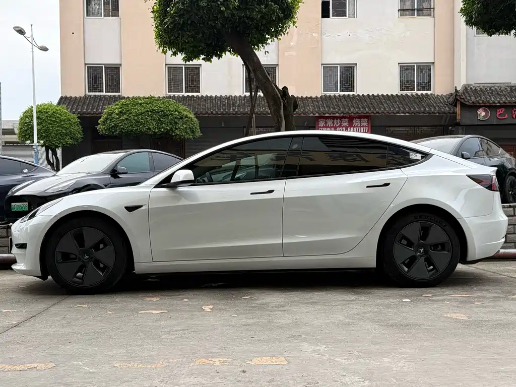 Model 3 Rear-Wheel Drive 2022