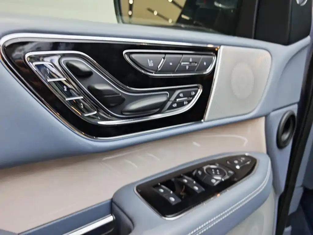 Navigator 2020 3.5T Long Axle Presidential Edition