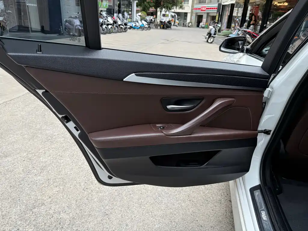 BMW 5 Series 2017 525Li Luxury Design Package