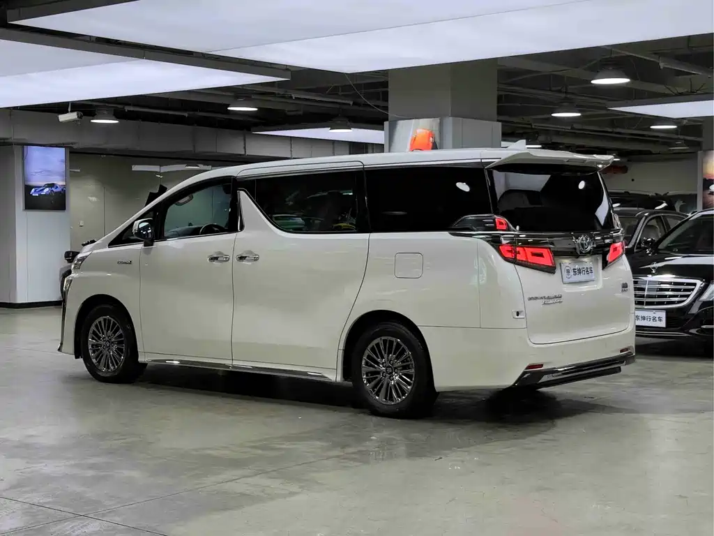 Willow 2021 Crown Hybrid 2.5L HV Prestige Edition