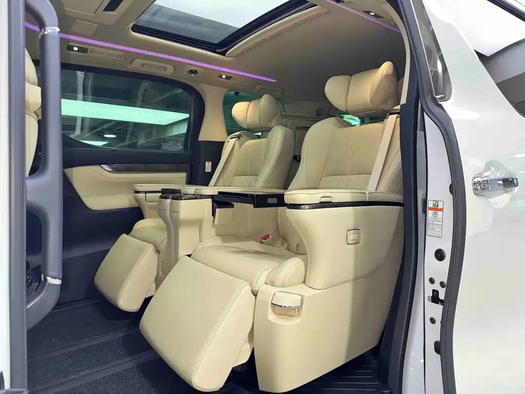 Willow 2021 Crown Hybrid 2.5L HV Prestige Edition