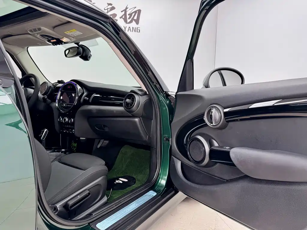 MINI 2018 1.5T Cooper Classic Five-Door Edition