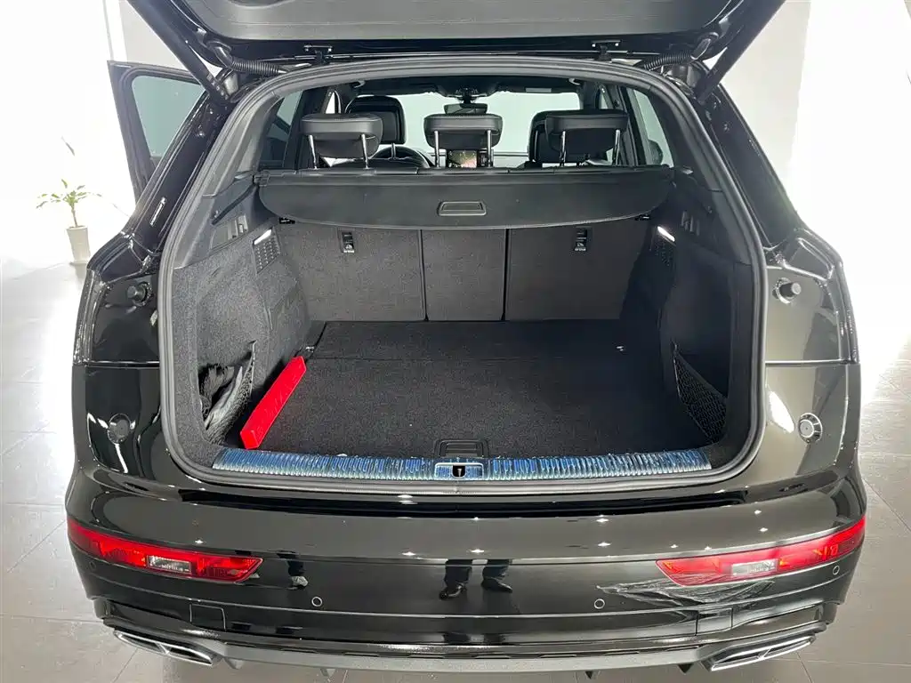 Audi Q5L 2024 model 40 TFSI Luxury Dynamic Edition