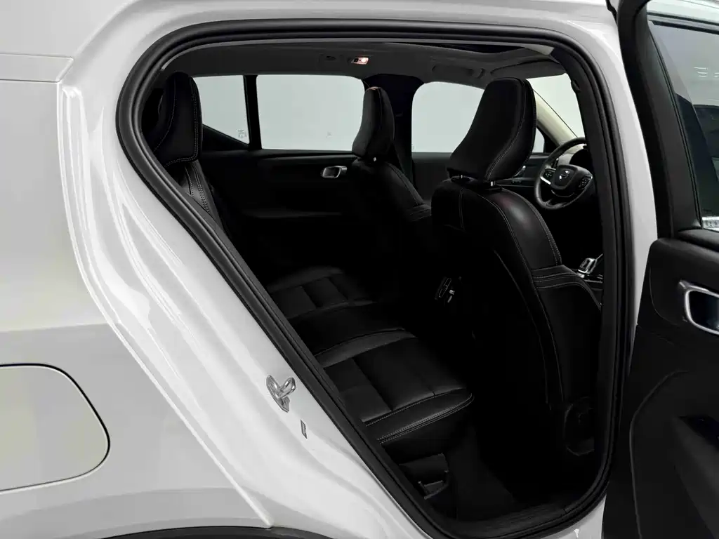 Volvo XC40 2022 T4 AWD Intelligent Distance Luxury Edition