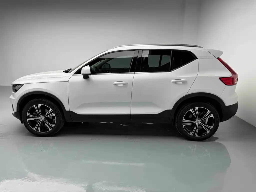 Volvo XC40 2022 T4 AWD Intelligent Distance Luxury Edition
