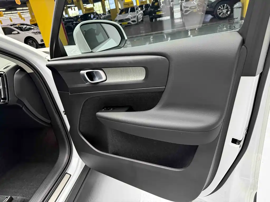 Volvo XC40 2022 T4 AWD Intelligent Distance Luxury Edition