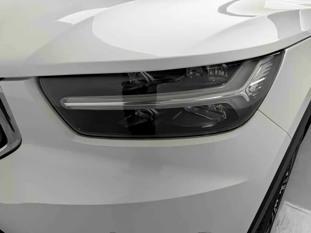 Volvo XC40 2022 T4 AWD Intelligent Distance Luxury Edition