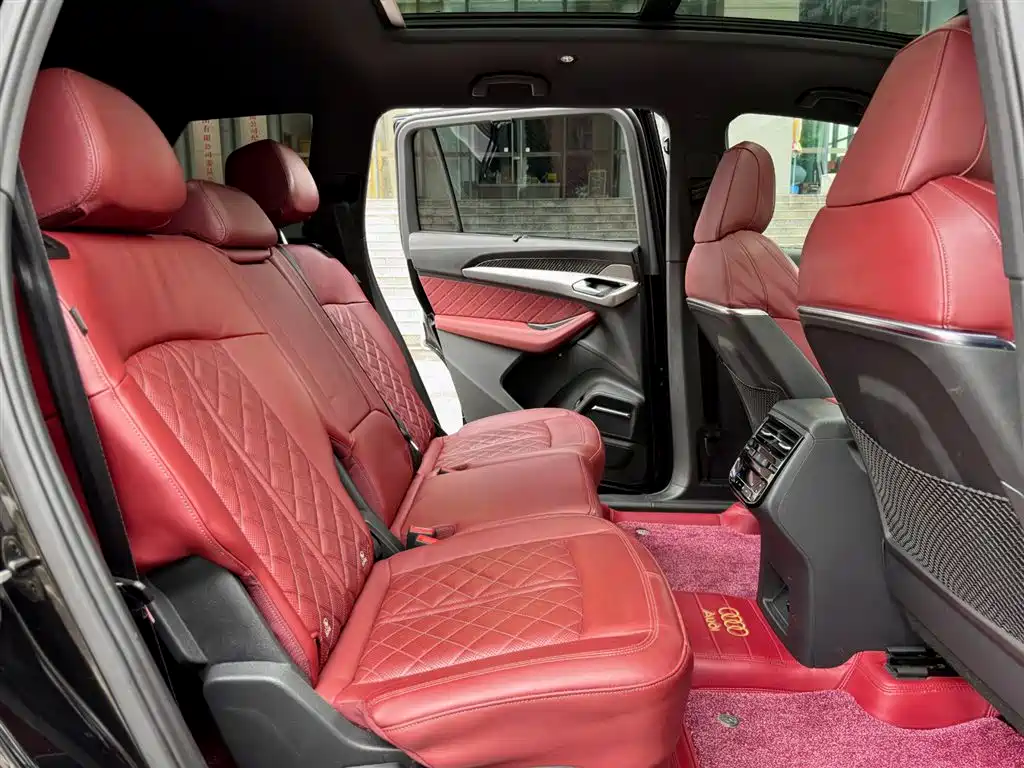 Audi Q6 2024 45 TFSI quattro Black Warrior Edition 7-seat