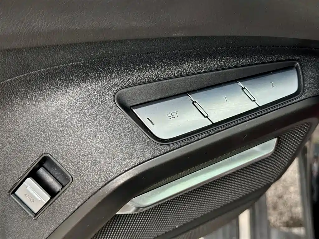 Audi Q6 2024 45 TFSI quattro Black Warrior Edition 7-seat