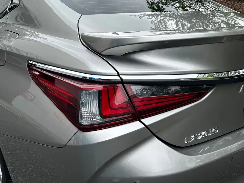 Lexus ES 2018 300h Excellence Edition National V