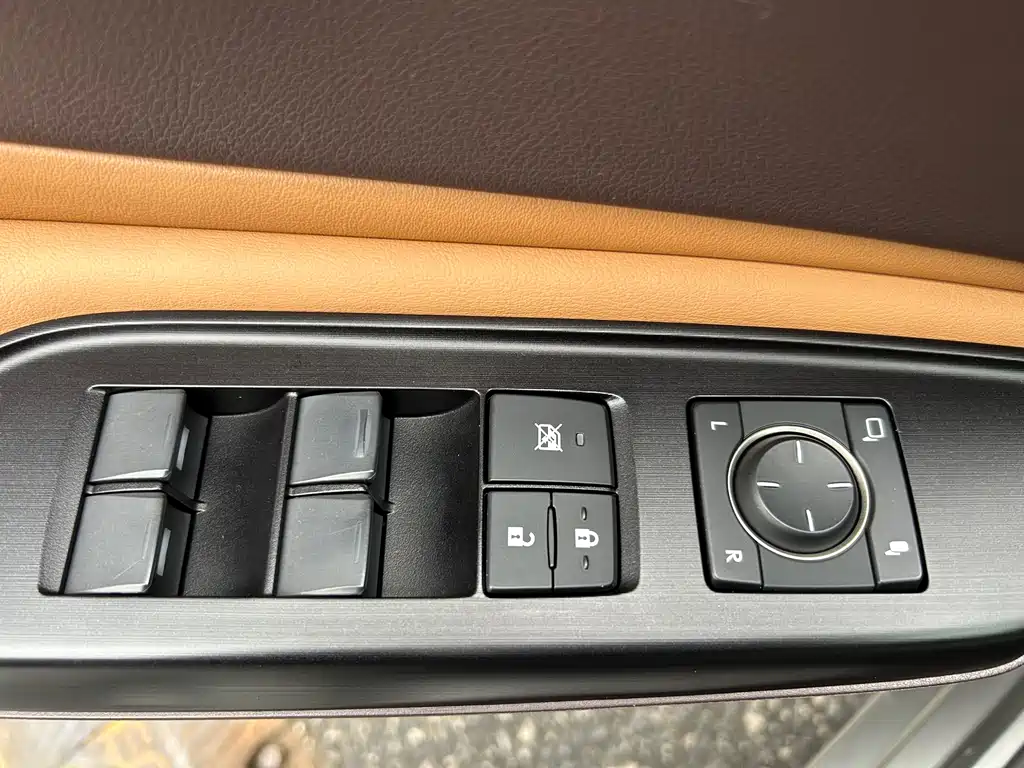 Lexus ES 2018 300h Excellence Edition National V