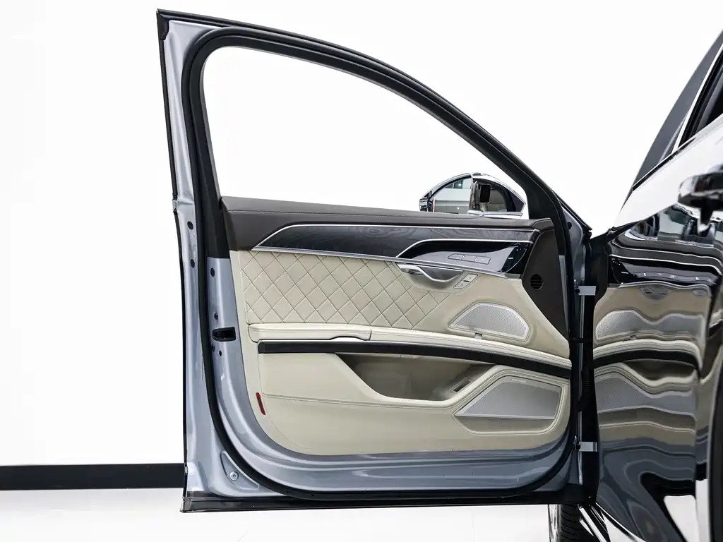 Audi A8 2022 model A8L Horch Founder's Edition Dual-tone Collector's Edition