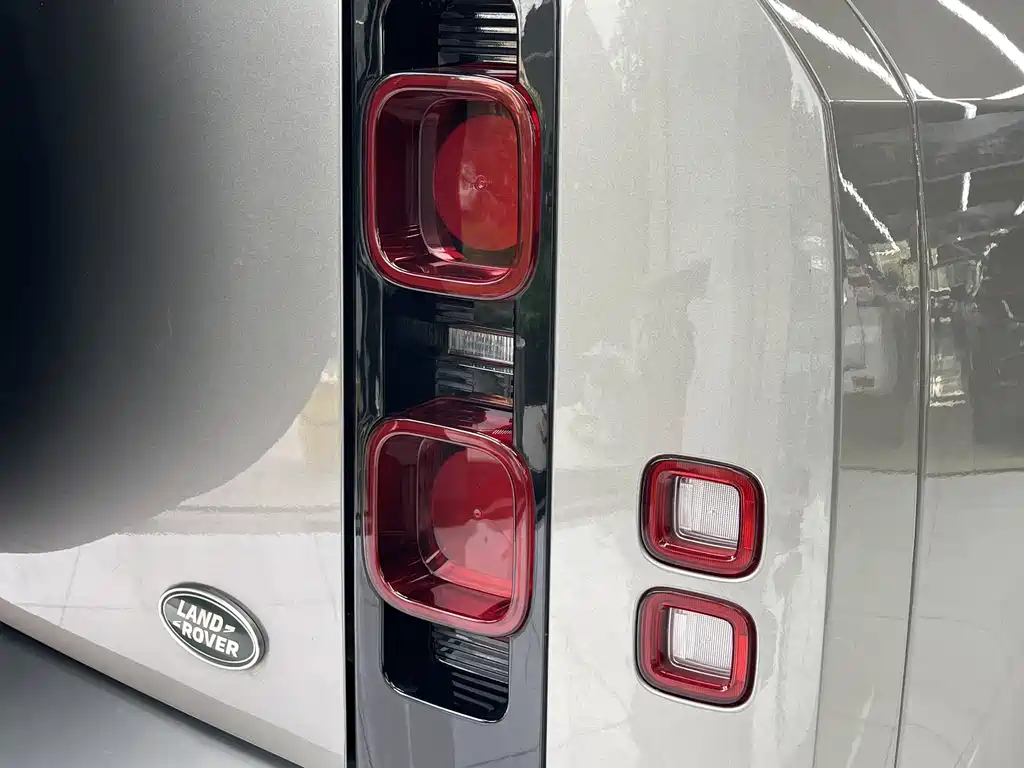 Land Rover Defender 2024 110 3.0T P400 XS