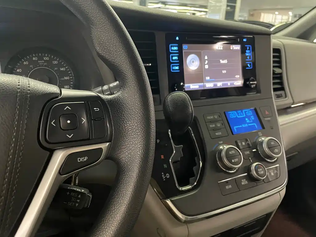 Sienna 2015 3.5L Two-Wheel Drive LE