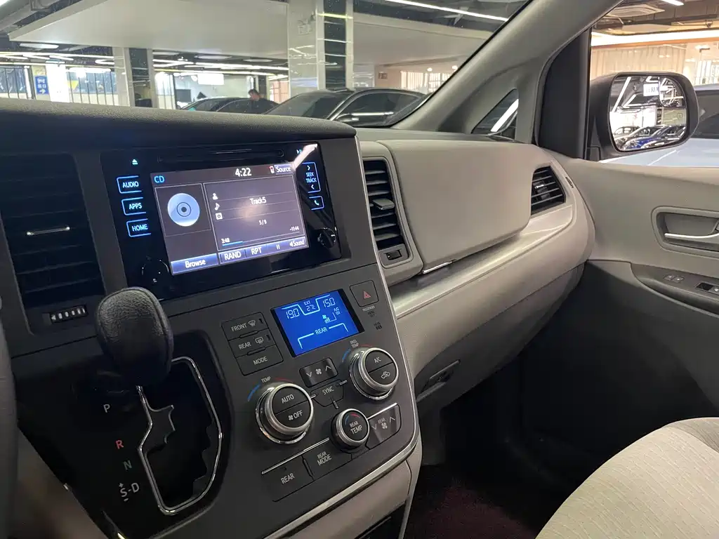 Sienna 2015 3.5L Two-Wheel Drive LE