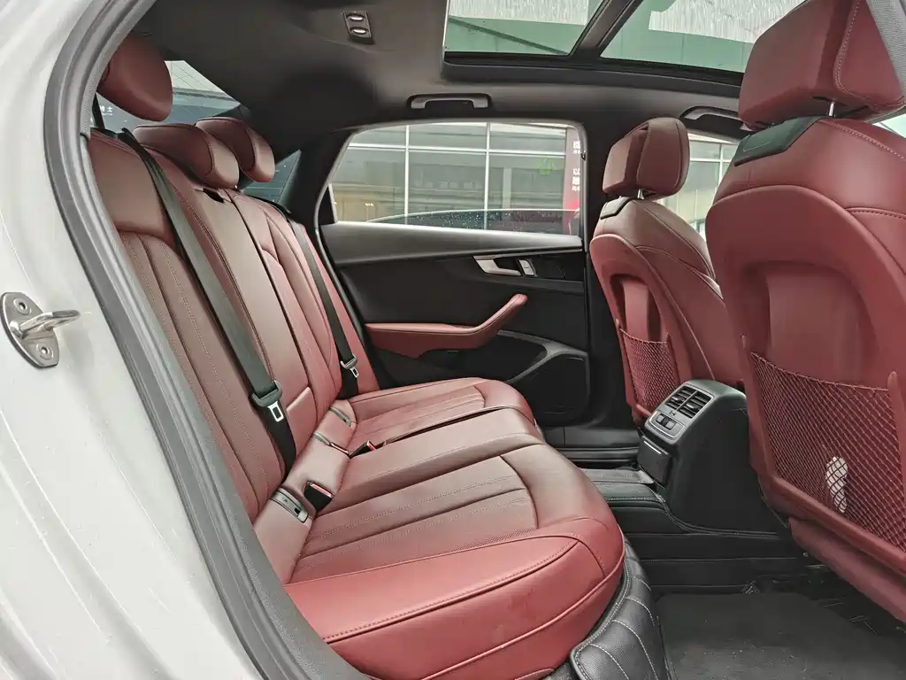 Audi A4L 2024 40 TFSI Luxury Dynamic Edition
