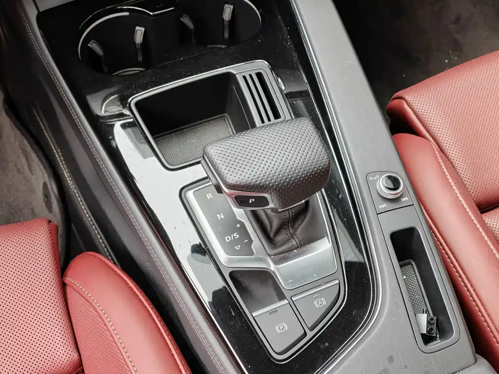 Audi A4L 2024 40 TFSI Luxury Dynamic Edition