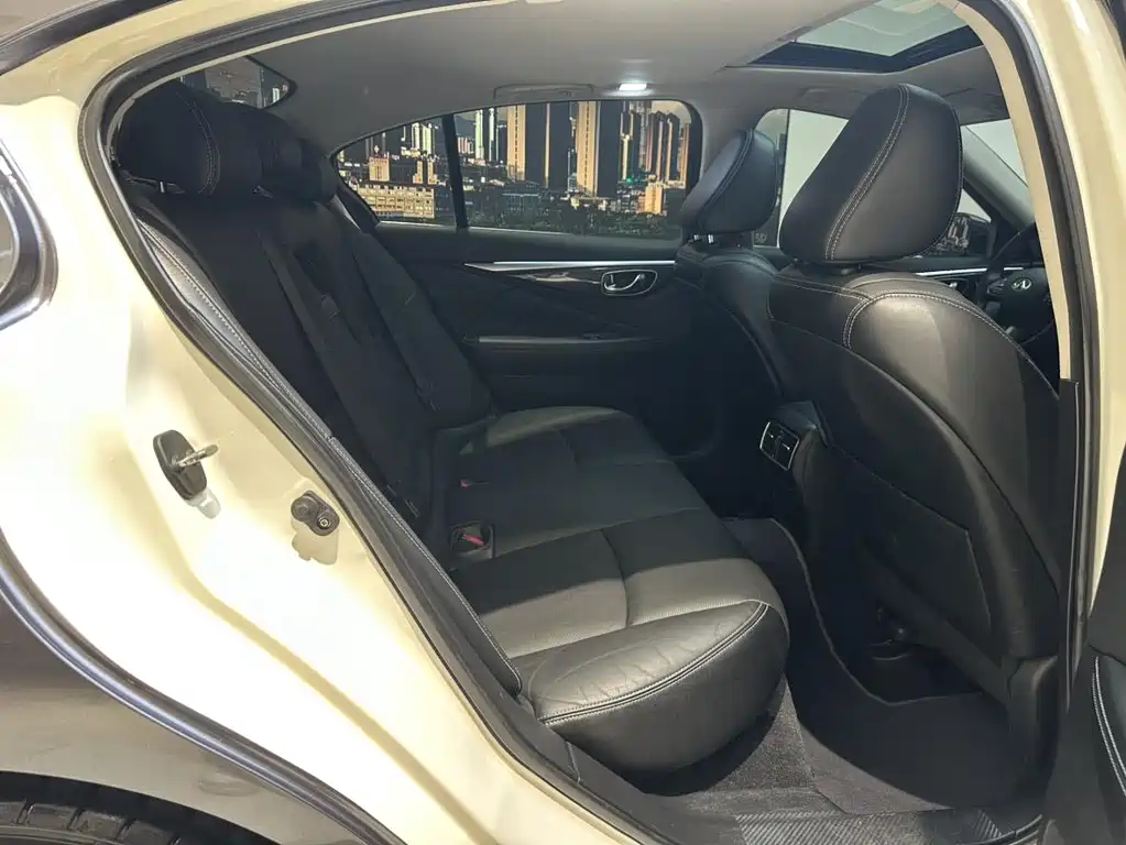 Infiniti Q50 2014 2.0T Comfort Edition